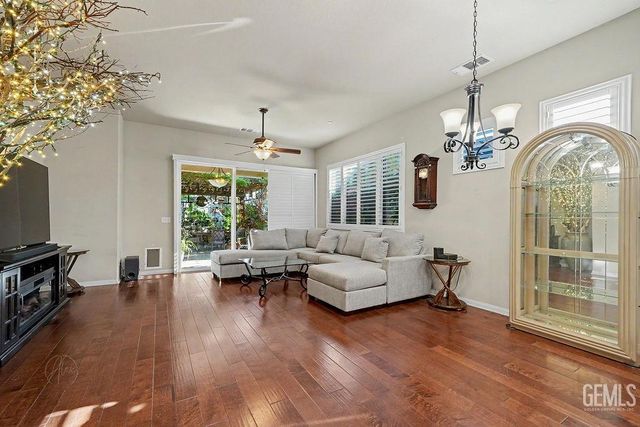 13308 Sterling Heights Drive, Bakersfield, CA 93306