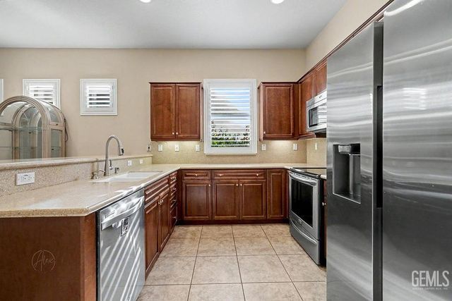 13308 Sterling Heights Drive, Bakersfield, CA 93306