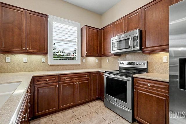 13308 Sterling Heights Drive, Bakersfield, CA 93306