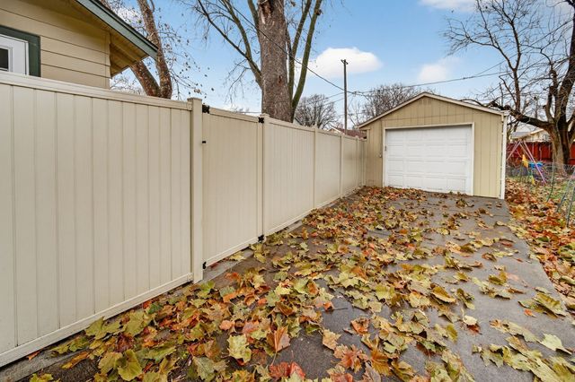 920 40th Street, Des Moines, IA 50312