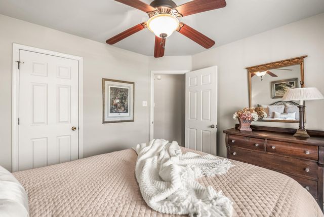 12 Cherryhill Cove, Little Rock, AR 72211