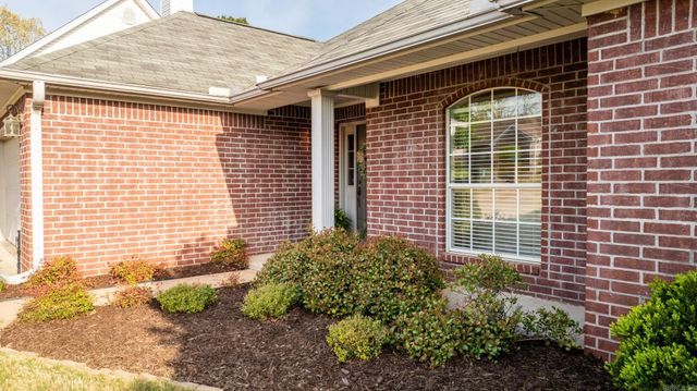 12 Cherryhill Cove, Little Rock, AR 72211