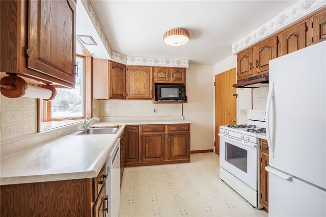 24 Bobbie Drive, Gates, NY 14606