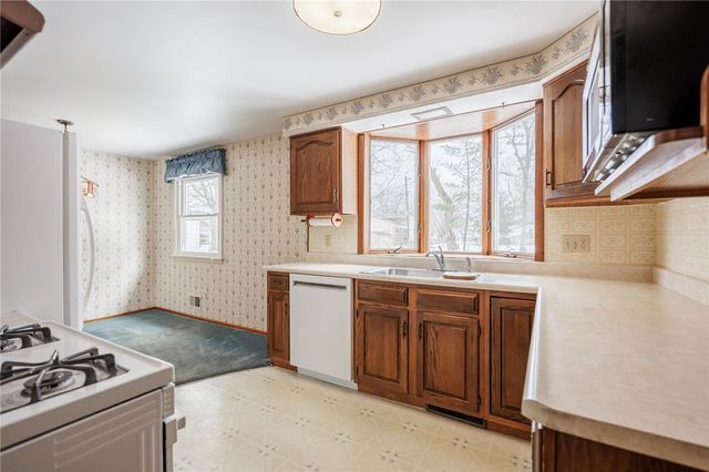 24 Bobbie Drive, Gates, NY 14606