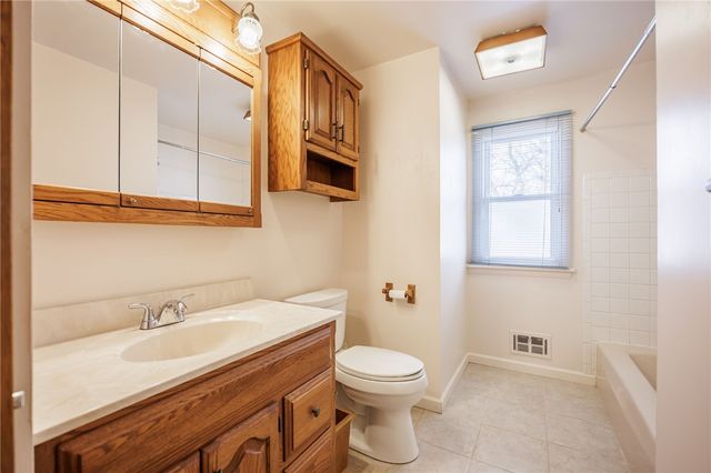 24 Bobbie Drive, Gates, NY 14606