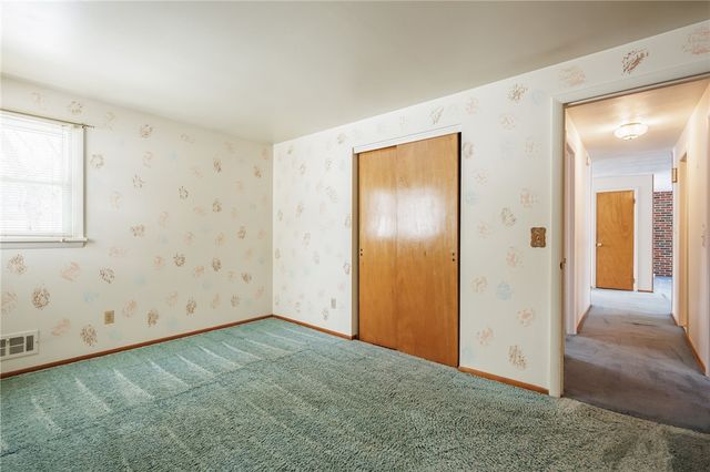 24 Bobbie Drive, Gates, NY 14606