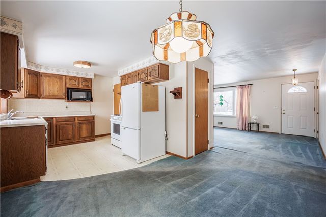 24 Bobbie Drive, Gates, NY 14606