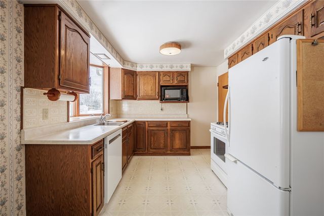 24 Bobbie Drive, Gates, NY 14606