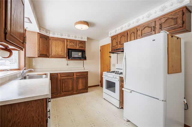 24 Bobbie Drive, Gates, NY 14606