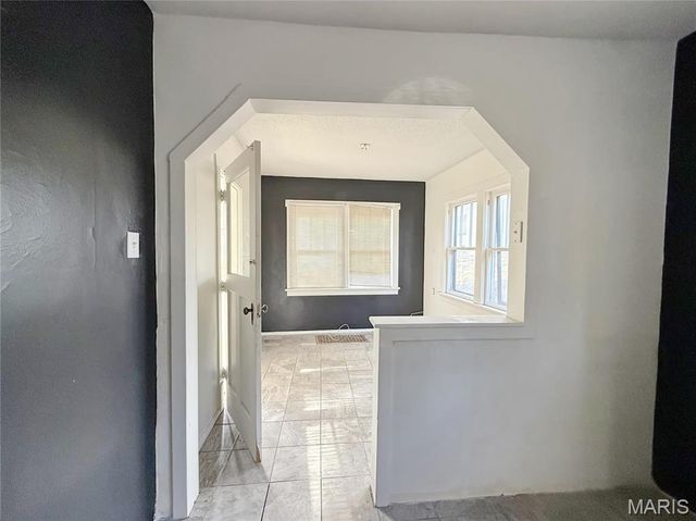 9903 Jeffrey Drive, St Louis, MO 63137
