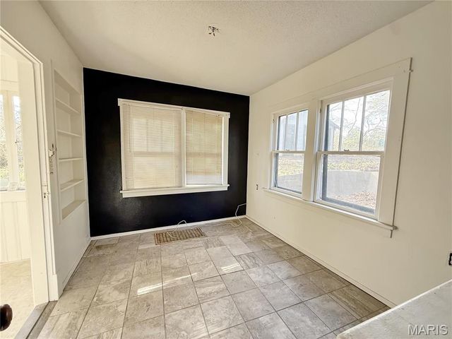 9903 Jeffrey Drive, St Louis, MO 63137