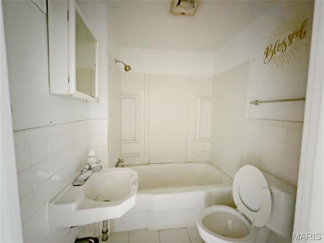 9903 Jeffrey Drive, St Louis, MO 63137