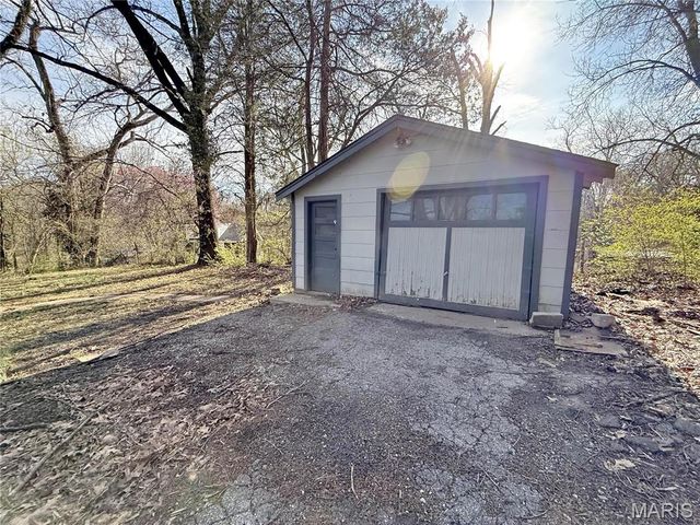9903 Jeffrey Drive, St Louis, MO 63137