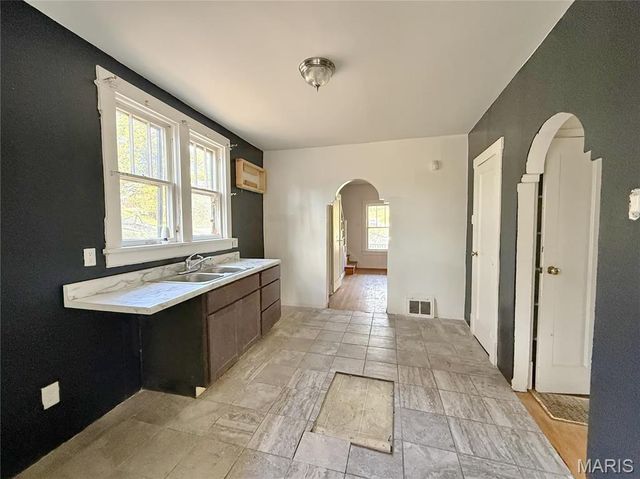 9903 Jeffrey Drive, St Louis, MO 63137