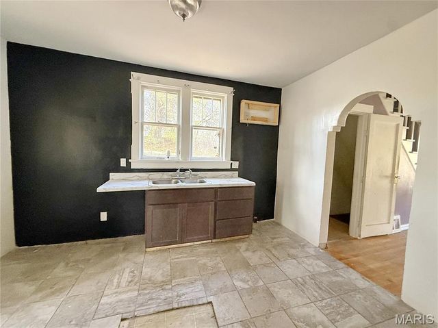 9903 Jeffrey Drive, St Louis, MO 63137