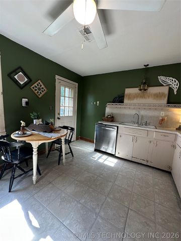 206 S Ora Street, Pryor, OK 74361