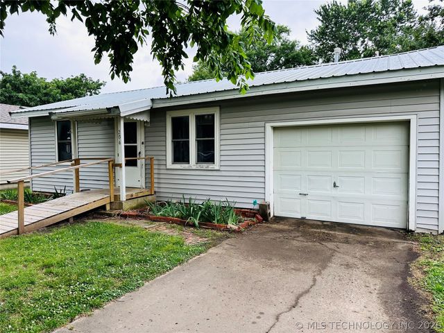206 S Ora Street, Pryor, OK 74361