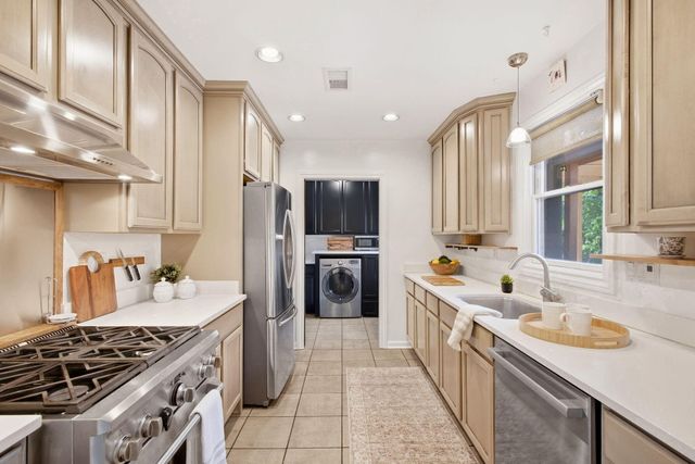 1009 Adams Street SE, Albuquerque, NM 87108