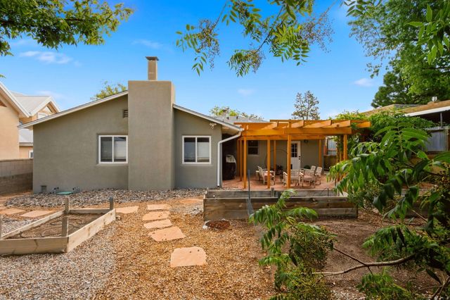1009 Adams Street SE, Albuquerque, NM 87108