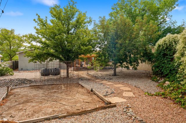 1009 Adams Street SE, Albuquerque, NM 87108