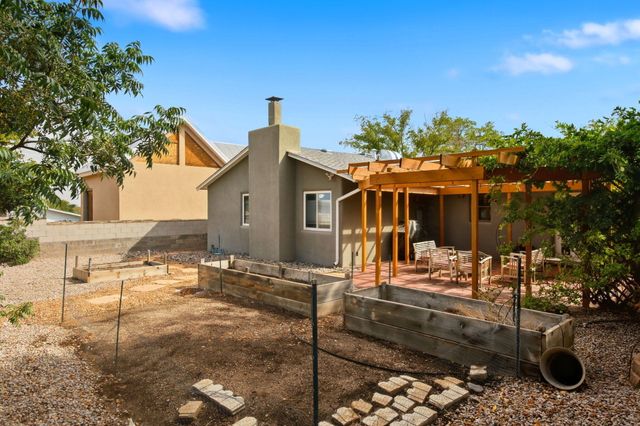 1009 Adams Street SE, Albuquerque, NM 87108