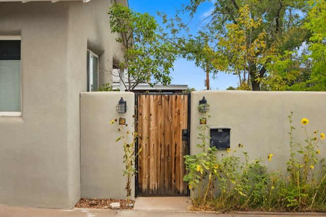 1009 Adams Street SE, Albuquerque, NM 87108