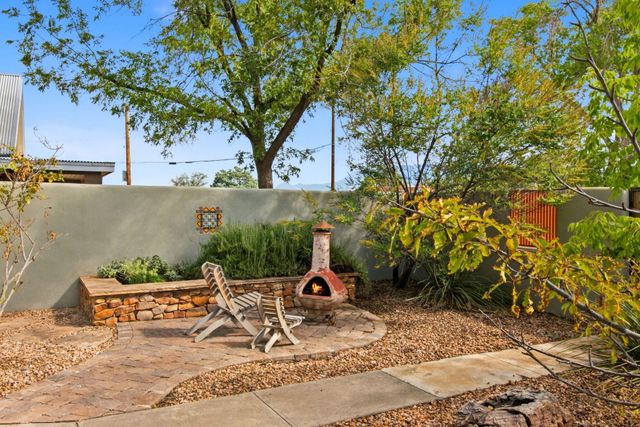 1009 Adams Street SE, Albuquerque, NM 87108