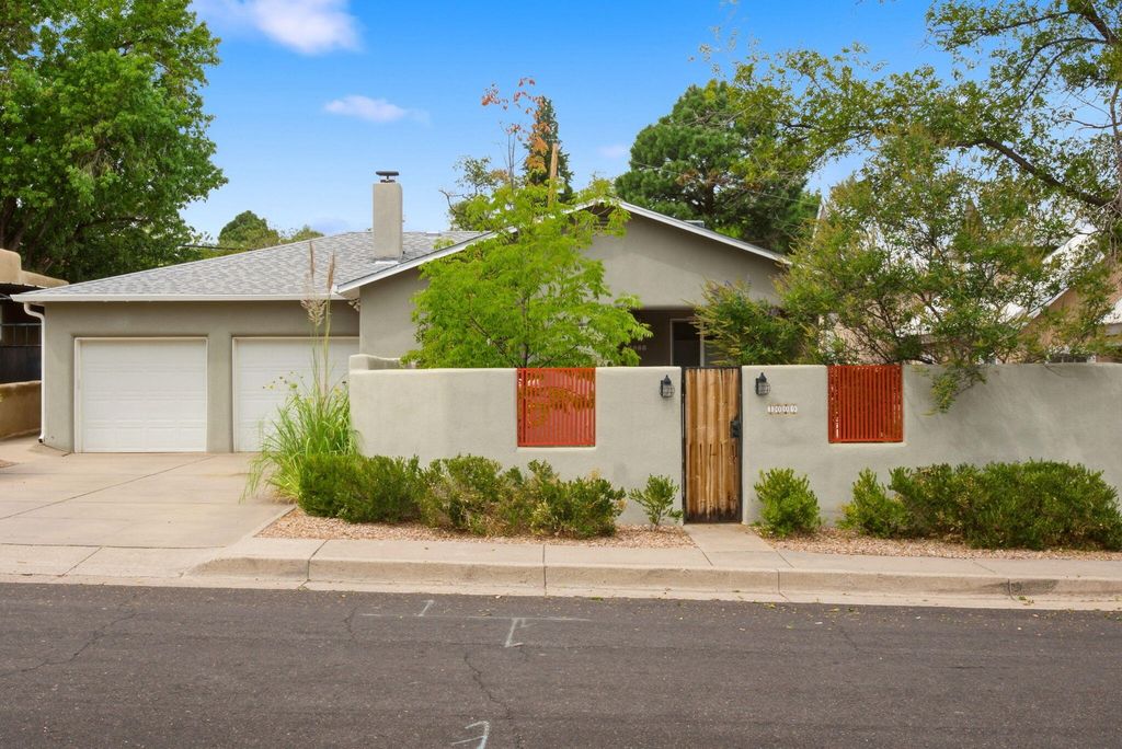 1009 Adams Street SE, Albuquerque, NM 87108