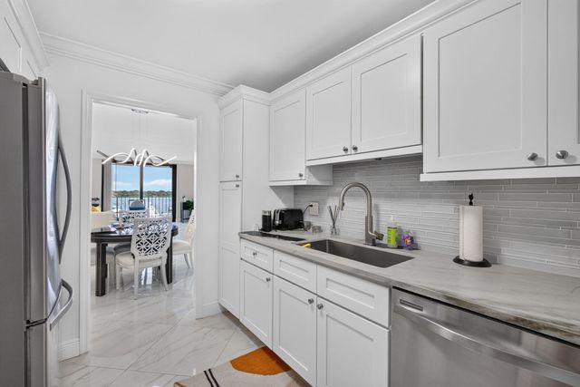 1208 MARINE Way 402, North Palm Beach, FL 33408