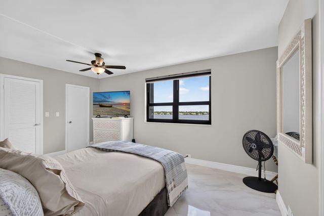 1208 MARINE Way 402, North Palm Beach, FL 33408
