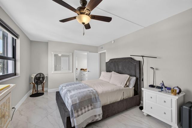 1208 MARINE Way 402, North Palm Beach, FL 33408