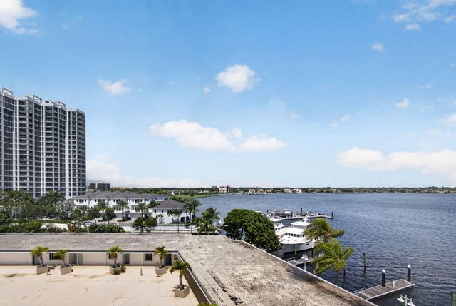 1208 MARINE Way 402, North Palm Beach, FL 33408