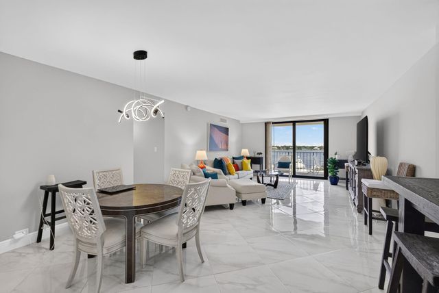 1208 MARINE Way 402, North Palm Beach, FL 33408