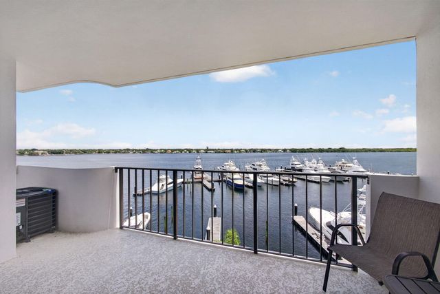 1208 MARINE Way 402, North Palm Beach, FL 33408