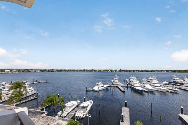 1208 MARINE Way 402, North Palm Beach, FL 33408