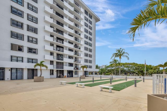 1208 MARINE Way 402, North Palm Beach, FL 33408