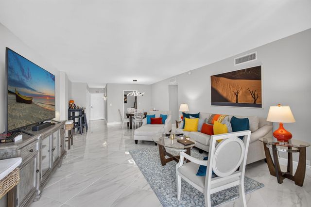 1208 MARINE Way 402, North Palm Beach, FL 33408