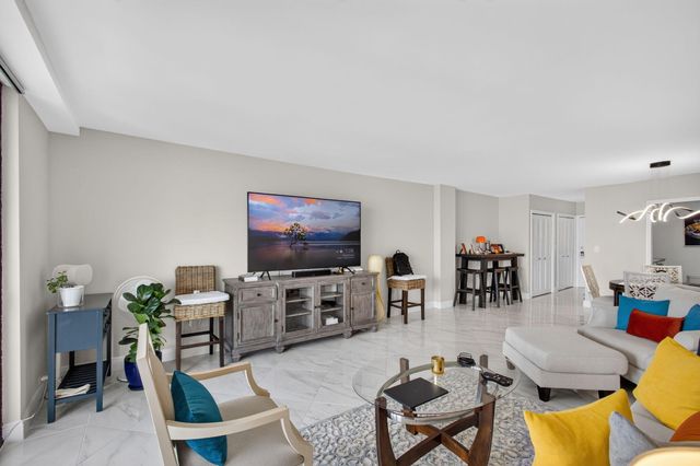 1208 MARINE Way 402, North Palm Beach, FL 33408