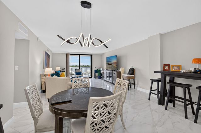 1208 MARINE Way 402, North Palm Beach, FL 33408