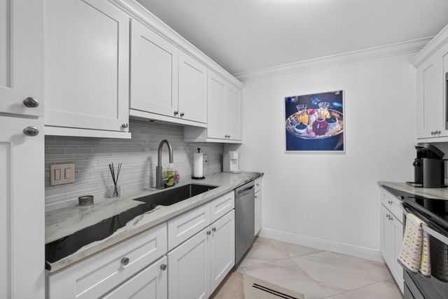 1208 MARINE Way 402, North Palm Beach, FL 33408