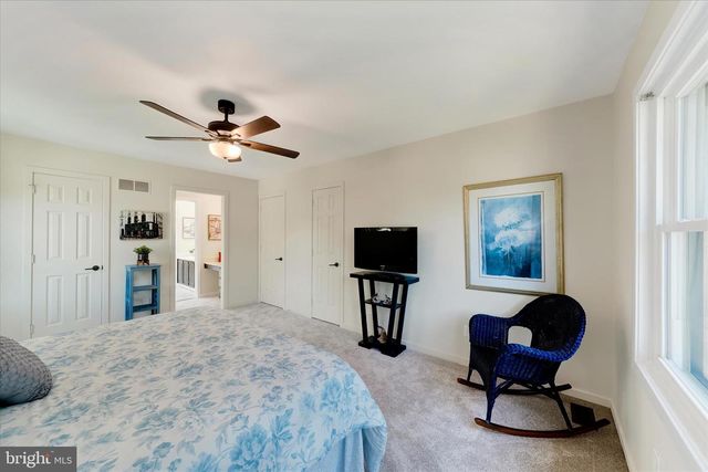 1 EDINBURGH CT, Newark, DE 19711