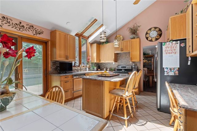 4874 Leona Dr, Whitehall, PA 15227