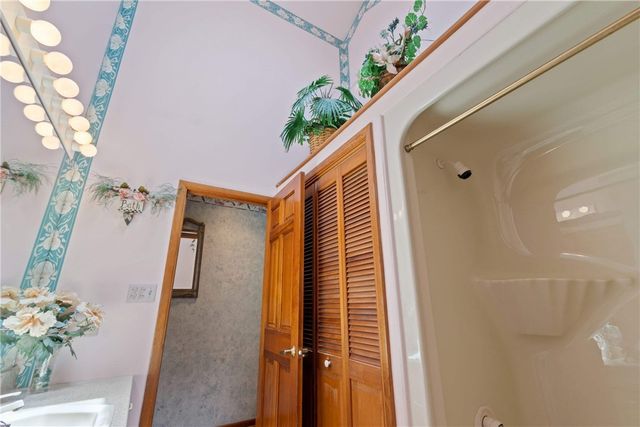 4874 Leona Dr, Whitehall, PA 15227