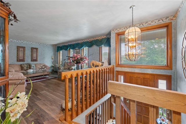 4874 Leona Dr, Whitehall, PA 15227
