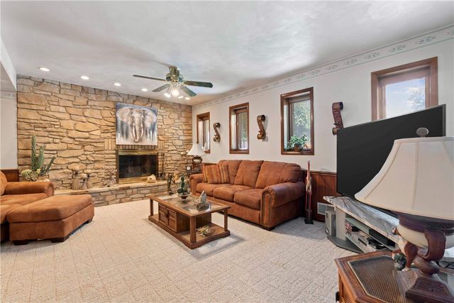 4874 Leona Dr, Whitehall, PA 15227