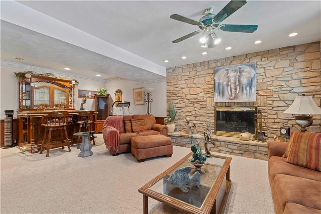 4874 Leona Dr, Whitehall, PA 15227