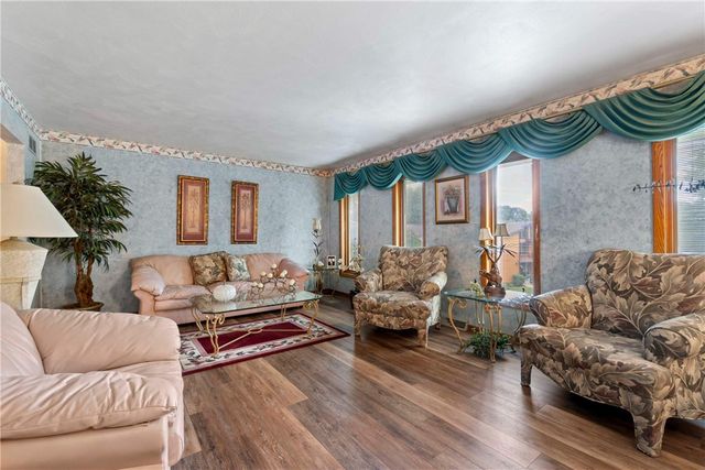 4874 Leona Dr, Whitehall, PA 15227