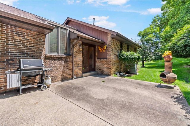 4874 Leona Dr, Whitehall, PA 15227