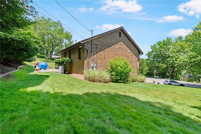 4874 Leona Dr, Whitehall, PA 15227