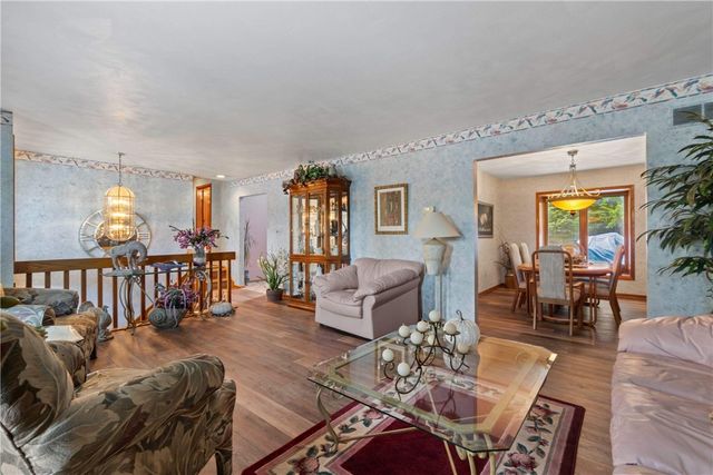4874 Leona Dr, Whitehall, PA 15227